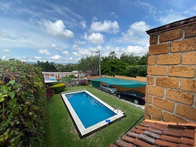 BURGOS CUERNAVACA, CASA CON JARDIN Y ALBERCA, 4 RECAMARAS