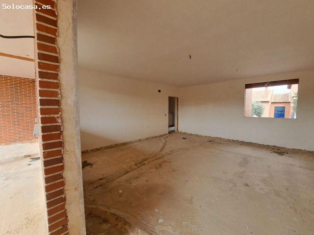 Burguillos de Toledo. Chalet adosado en 2 plantas, con 5 dormitorios y 3 baños posibilidad de buhar
