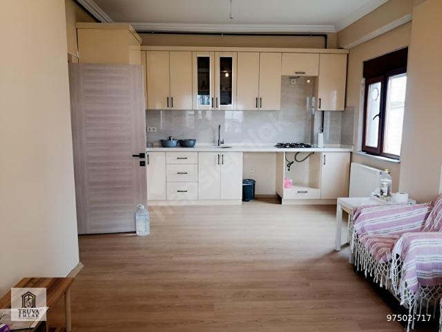 Burhaniye Cumhuriyet Mahallesinde Müstakil Tadında Kiralık 1+1