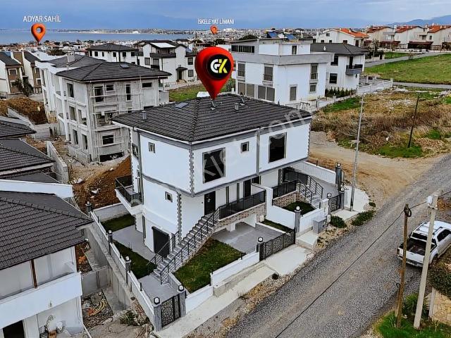 Çankayadan Adyar Sahilinde Satılık 4+1 Tripleks Villa. !