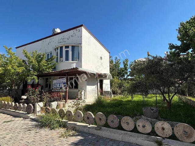 Burhaniye De Bahçeli Satılık Villa