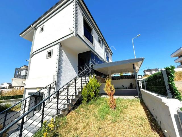 Burhaniye İskele'de Aygül'den Sıfır Deniz Manzaralı Kaçmaz Fırsat Ebeveyn Banyolu 4+1 Satılık Villa