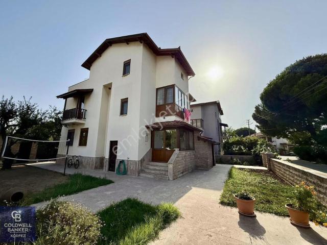 Burhaniye Örende Denize 100m Emsalsiz Kiralık Tripleks Villa