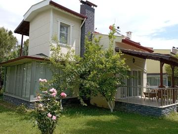 Burhaniye'de Plaja Sıfır Sitede Satılık Müstakil Villa