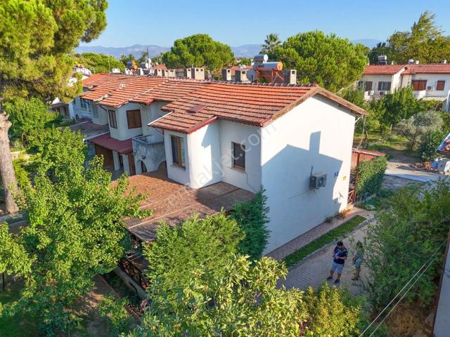 Burhaniye Ören'de Denize Sıfır Site İçinde 400m2 Arsa Hediyeli 3+1 Villa