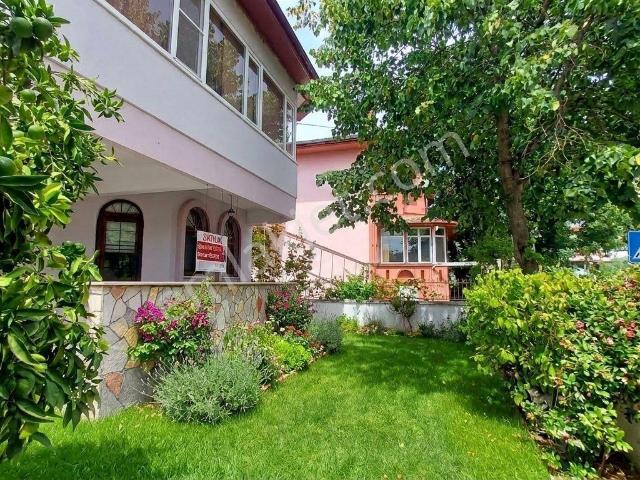 Burhaniye Ören'de Satılık 3+1 Villa