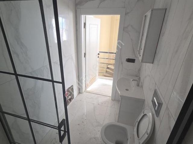 Burhaniye Merkezde 4 Banyo/tuvaleti Olan Kullanışlı Dubleks