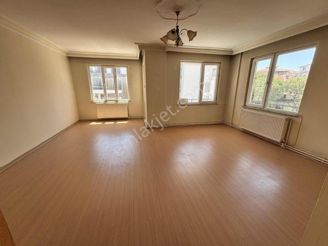 Burhaniye Merkez'de Kiralık 3+1 150m2 Daire