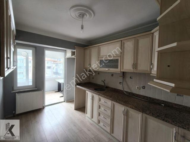 Burhaniye Merkezde Kiralık Geniş 3+1 Daire