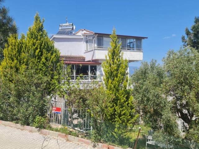 Burhaniye Pelitköy’de Çift Tapulu, Site İçinde Tam Müstakil Bahçeli Dev Tripleks!