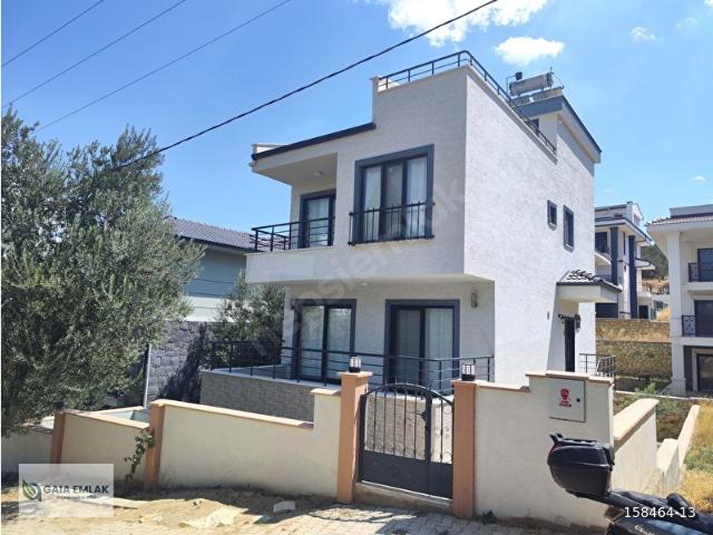 Burhaniye Pelitköy Sahilde Satılık 6+2 Villa Deniz Manzaralı