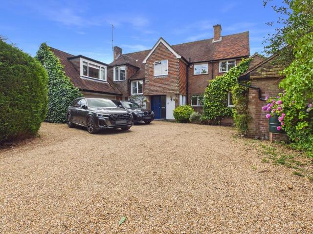 Burkes Road, Beaconsfield, HP9 5 bed detached house to rent £5,500 pcm £1,269 pw