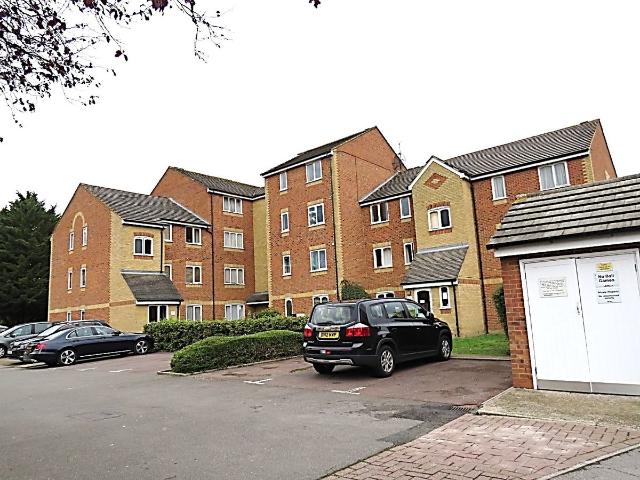 Burket Close, Southall UB2, 2 bed flat to rent, £1,695 pcm | PrimeLocation