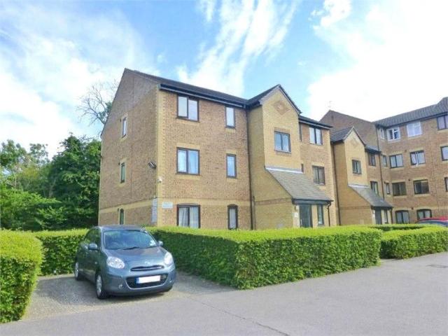 Burket Close, Southall UB2, 2 bed flat to rent, £2,000 pcm | PrimeLocation