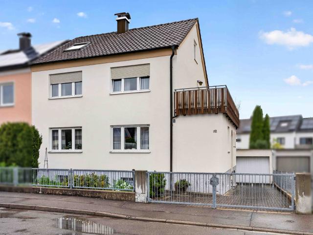 Burlafingen Schöne Doppelhaushälfte mit 4,5 Zi Garten und Garage in ruhiger Lage!