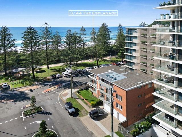 Burleigh Beachfront Living in Exclusive 'Bon Sol'