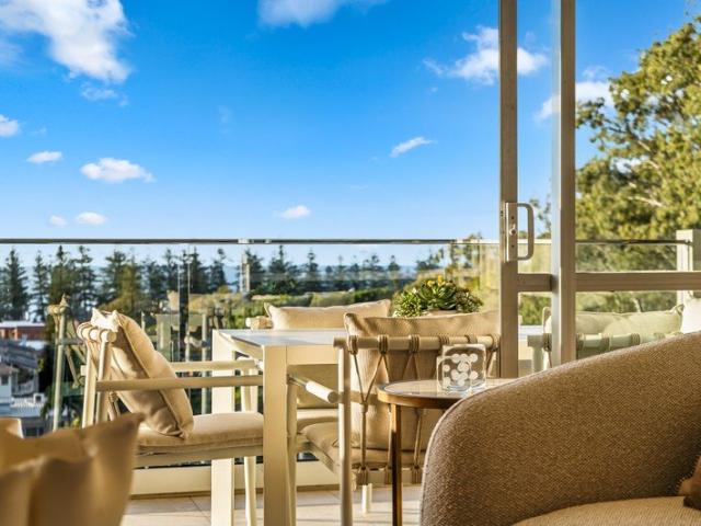 RARE BURLEIGH HILL OPPORTUNITY OCEAN VIEWS, POOL & WALK EVERYWHERE LOCATION