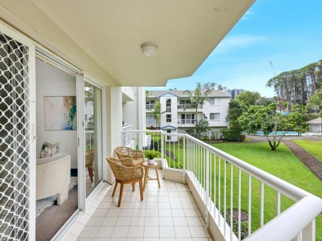 BURLEIGH HOLIDAY LIFESTYLE AWAITS