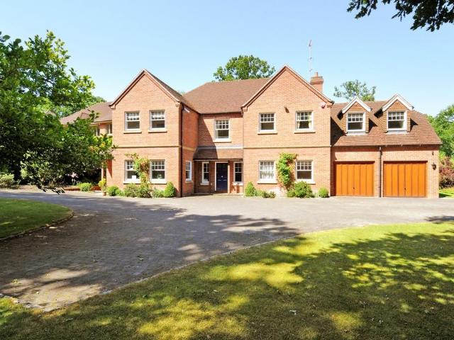 Burleigh Road, Ascot SL5 6 bed detached house to rent £6,000 pcm £1,385 pw