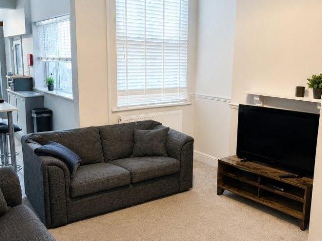 Burleigh Road 5 bed house share to rent £2,815 pcm £650 pw