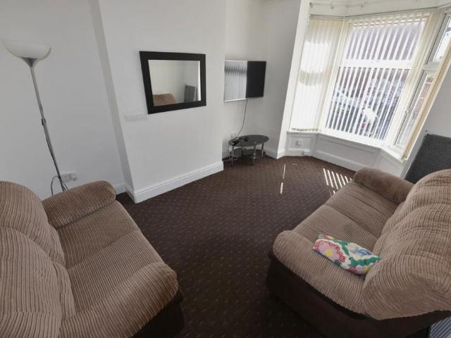 Burley Lodge Road 4 bed house to rent £1,560 pcm £360 pw