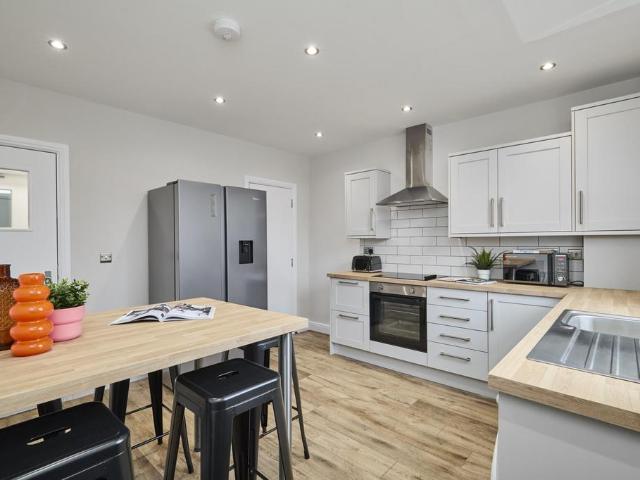 Burley Lodge Road, Leeds LS6 5 bed house to rent £3,142 pcm £725 pw