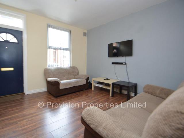 Burley Lodge Terrace, Hyde Park LS6 4 bed terraced house to rent £1,560 pcm £360 pw