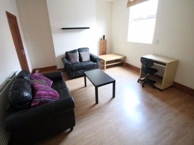 Burley Road, Leeds 6 bed house to rent £2,782 pcm £642 pw