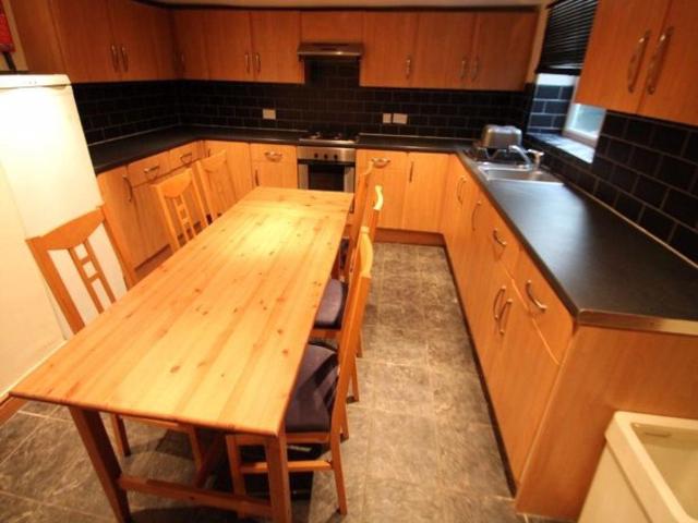 Burley Road, Leeds 6 bed house to rent £2,990 pcm £690 pw