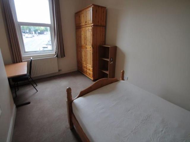 Burley Road, Leeds 8 bed house to rent £3,987 pcm £920 pw