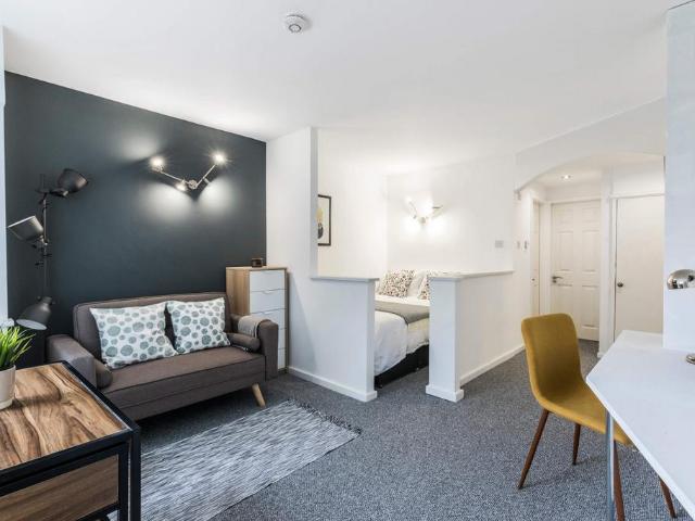 Burley Road, Leeds LS4 1 bed flat to rent £646 pcm £149 pw