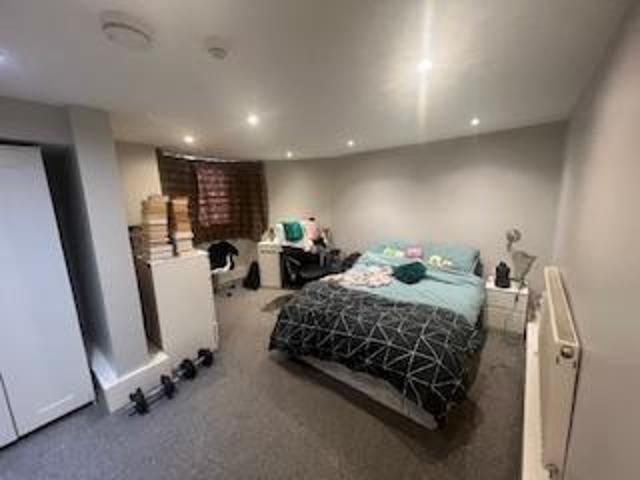 Burley Road, Leeds LS4 1 bed flat to rent £975 pcm £225 pw