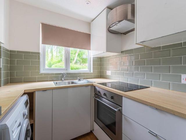 Burlington Close, Beckton, London, E6 1 bed house to rent £1,550 pcm £358 pw