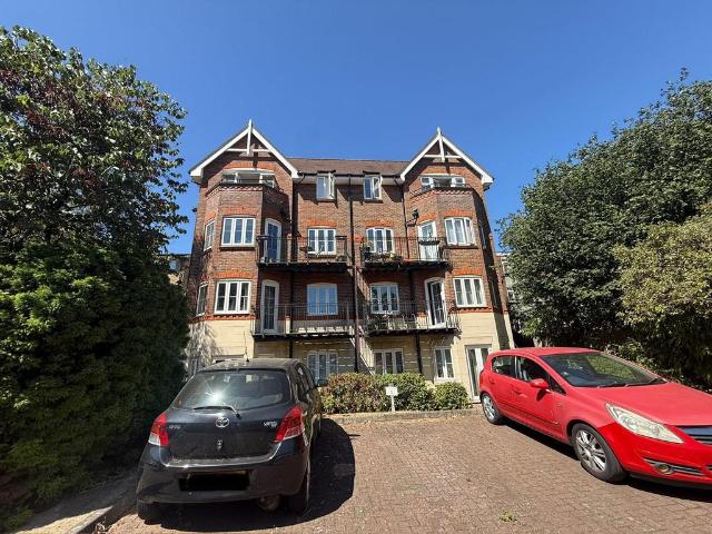 Burlington Court, 158 Station Road 2 bed flat to rent £1,600 pcm £369 pw