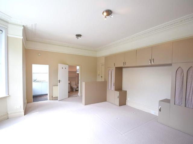 Burlington Gardens, Chiswick Studio to rent £1,625 pcm £375 pw