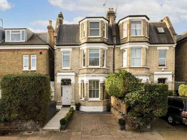 Burlington Gardens, London, W4 4LT, United Kingdom | 6 bed duplex for rent #138851987 | Rentberry