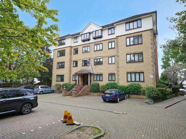 Burlington Gate, Rothesay Avenue SW20, 2 bed flat to rent, £2,000 pcm | PrimeLocation