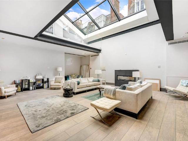 Burlington Lodge Studios, Rigault. 4 bed mews to rent £13,500 pcm £3,115 pw
