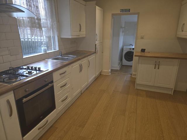 Burlington Road, Croydon, CR7 3 bed terraced house to rent £2,400 pcm £554 pw
