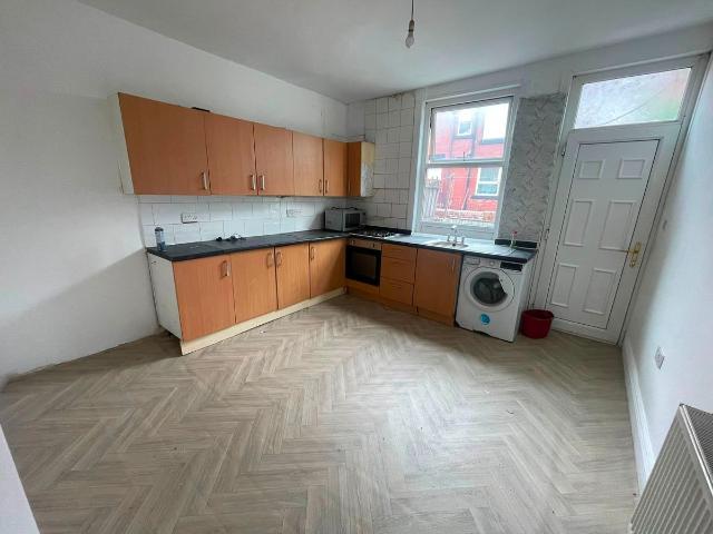 Burlington Road, Leeds LS11, 4 bed terraced house to rent, £1,000 pcm | PrimeLocation