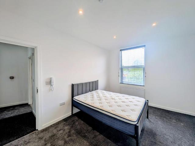 Burlington Road, Leeds, West. 1 bed end of terrace house to rent £550 pcm £127 pw