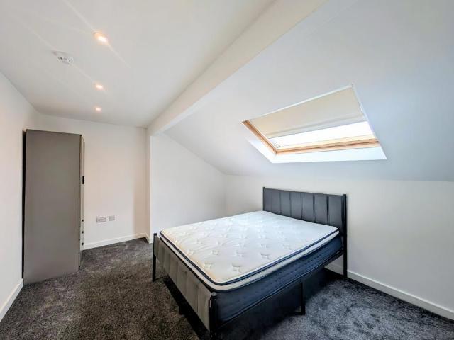 Burlington Road, Leeds, West. 1 bed end of terrace house to rent £575 pcm £133 pw