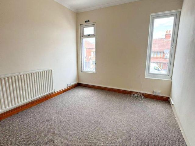 Burlington Road, New Malden 3 bed flat to rent £2,300 pcm £531 pw