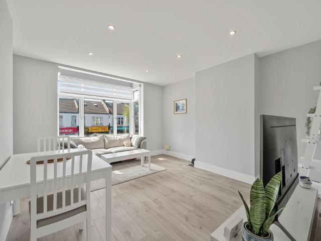 Burlington Road, New Malden KT3 1 bed apartment to rent £1,550 pcm £358 pw