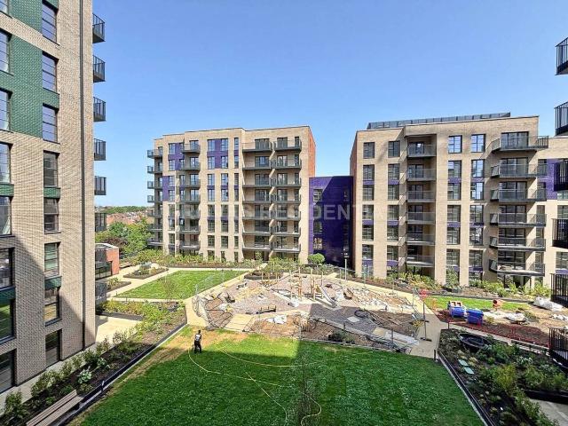 Burlington Road, New Malden KT3, 2 bed flat to rent, £2,500 pcm | PrimeLocation