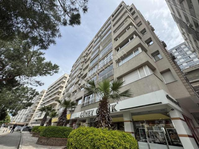 Bürmen'den Hakimevleri'nde Cadde Üstü Açık/kapalı Otoparklı 4+1