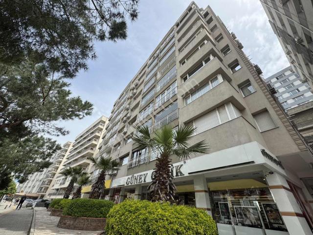Bürmen'den Hakimevleri'nde Cadde Üstü Açık/kapalı Otoparklı 4+1