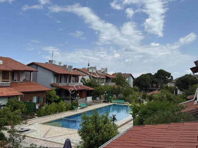 Bürmen'den Urla Çeşmealtı'nda Havuzlu Full Eşyalı Villa