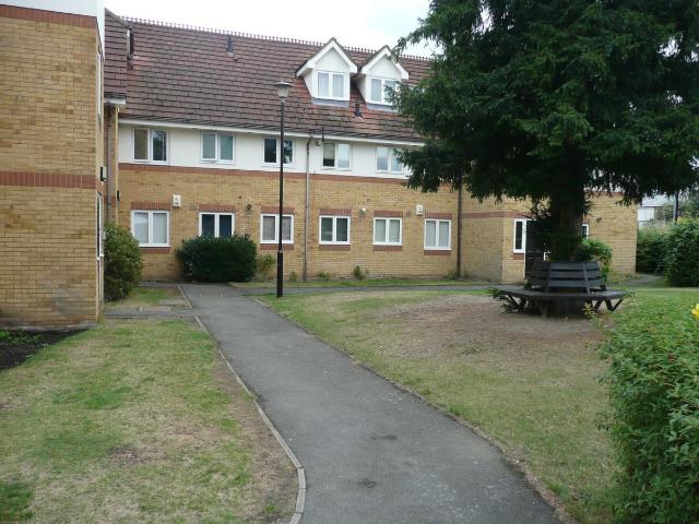 Burn Close, Addlestone KT15, 2 bed flat to rent, £1,300 pcm | PrimeLocation