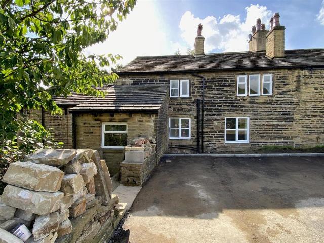 Burn Road, Huddersfield 2 bed semi detached house to rent £1,350 pcm £312 pw
